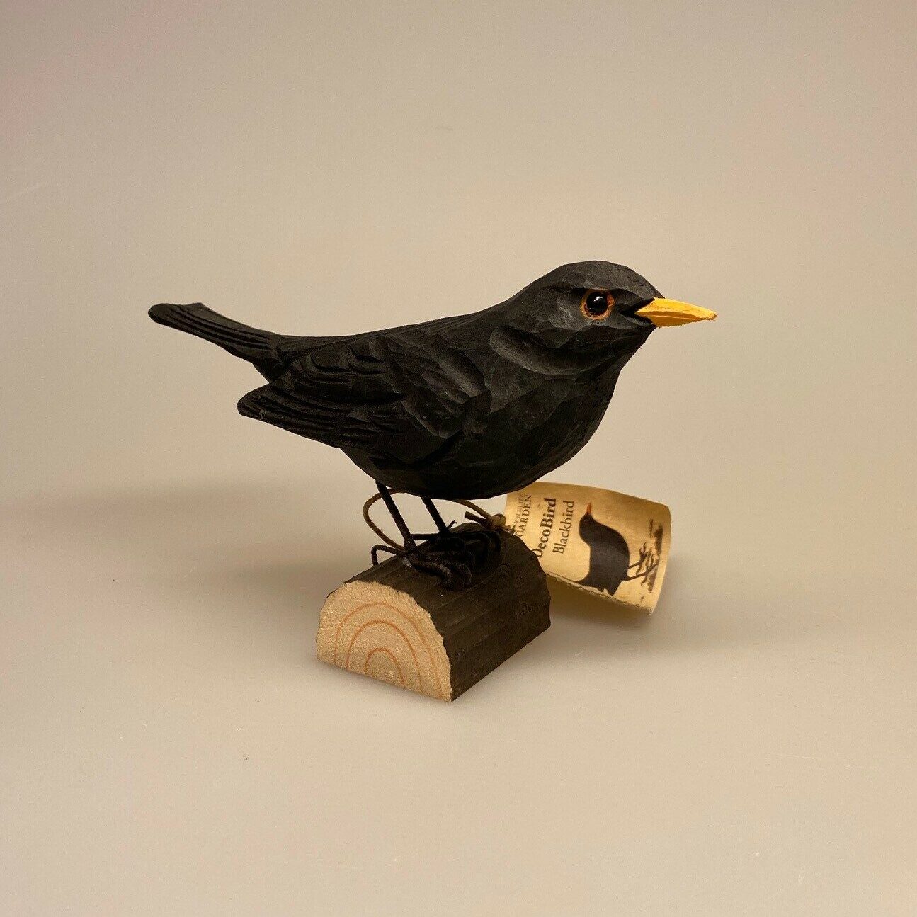 Naturens fugle af træ - Solsort, black bird, sommer, danske fugle, havens fugle, fugle i haven, gave, gaveide, naturelskere, ornitolog, fritids ornitoglog, fugle, træfugl, svenske fugle, Wildlife Garden, træfugl, fugle af træ, naturlig, naturtro, realistisk, håndlavet, træfigur, deko, dekoration, interiør, boligindretning, natur, biti, Ribe, sort sol, vadehavet,