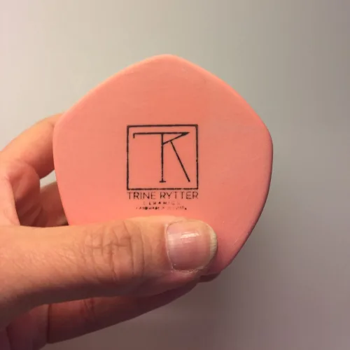 Trine Rytter keramik - Foldemønster koral, keramik, made in denmark, dansk design, håndlavet, håndmodelleret, porcelænsler, koral, coral, varme farver, biti, ribe, kunsthåndværk, brugskunst, specielt, dekoration, enkelt, stilrent, stiligt