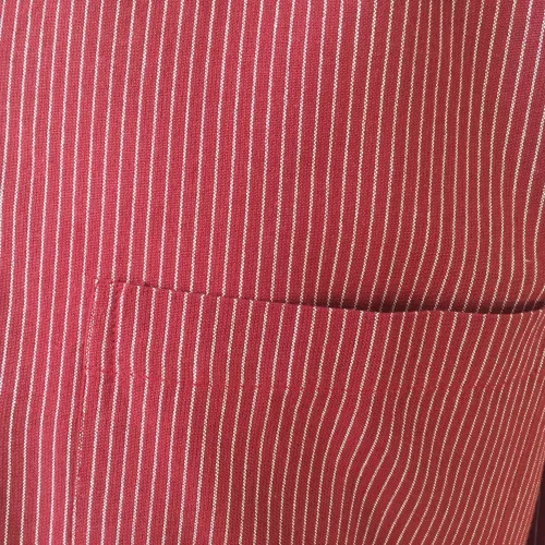 Bondeskjorte i bomuld - Rød pinstribet (stof 966), voksen, herreskjorte, bondeskjorte, mælkemand, mælkedrend, murerskjorte, mureskjorte, fiskerskjorte, kinaflip, stolpelukning, almue, frilandsmuseet, arbejds, gammeldags, hippie, 70'erne, afslappet, boheme, hipster, uden, flip, blød, ren, bomuld, åndbar, storskjorte, biti, ribe,