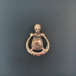 Viking Vedhæng i bronze - Freja rund lille vikingesmykke - vedhæng Freja i bronze, viking. asatro, nordisk mytologi, nordiske guder, thor, frej, frugtbarhed, frugtbarhedsgudinde, ydun. idun, frigg, norner, kærlighedsgudinde, fund, vikingefund, smykkefund, museumssmykker, kopismykker, ribe, vadehavet, biti