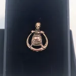 Viking Vedhæng i bronze - Freja rund lille vikingesmykke - vedhæng Freja i bronze