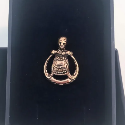 Viking Vedhæng i bronze - Freja rund lille vikingesmykke - vedhæng Freja i bronze