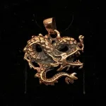 Vikingevedhæng i bronze - Snoet Drage Vikingevedhæng i bronze - Snoet Drage drage smykke vikingesmykke - vedhæng snoet drage i bronze