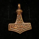 Vikinge vedhæng i bronze - Dobbeltsidet Thorshammer "Mjølner" stor