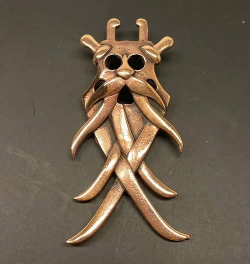 Vikingevedhæng i bronze - Odinmaske M vikingevedhæng bronze odin, Vikingevedhæng i bronze - Odinmaske M, århusmasken, århus, odin, aser, asernes øverste gud, nordisk, mytologi, museumssmykker, vikingesmykker, kopi, ægte, original, bronze, gylden, smykker, gave, amulet, biti, ribe