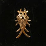 Vikingevedhæng i bronze - Odinmaske M, århusmasken, århus, odin, aser, asernes øverste gud, nordisk, mytologi, museumssmykker, vikingesmykker, kopi, ægte, original, bronze, gylden, smykker, gave, amulet, biti, ribe