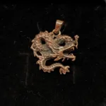 Vikingevedhæng i bronze - Snoet Drage Vikingevedhæng i bronze - Snoet Drage drage smykke vikingesmykke - vedhæng snoet drage i bronze