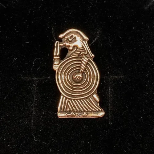 Vikingevedhæng i bronze - Valkyrie, Vikingevedhæng i bronze - Valkyrie, valhal, kriger, krigsgudinde, styrke, amulet, vikingesmykke, bronze, bronzesmykke, vedhæng, figur, museumssmykke, fund, kopi, vikingekopi, skjold, sværd, rollespil, aser, nordisk, mytologi, guder, aser, speciel, gave, ide, gaveide, biti, ribe