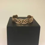 Armbånd bronze med keltisk evighedsflet, armbånd, bronzearmbånd, vikingearmbånd, vikingesmykke, vikinge smykker, vikinge, keltisk flet, keltisk mønster, vikingefund, kopi, kopismykker, museumssmykker, museums, smykke, fund, smykkefund, herrearmbånd, herrearmring, herresmykker, til herrer, til damer, damearmbånd, til damer, bronze smykker, gyldent, billigt, lækker kvalitet, flot, evigheden, evighedsflet, evighedsmønster, biti, ribe