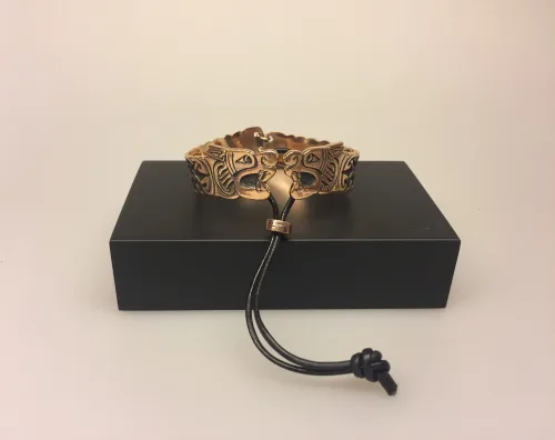 Armbånd bronze med Fenrisulven, fenris, loke, lokes søn, ragnarok, ulv, Armbånd bronze med keltisk evighedsflet ,Vikingearmbånd, vikingesmykker, fund, vikingefund, smykker, armring, herresmykke, herrearmbånd, til mænd, keltisk, flet, fletværk, uendelig, evig, museums, museumssmykker, biti, ribe