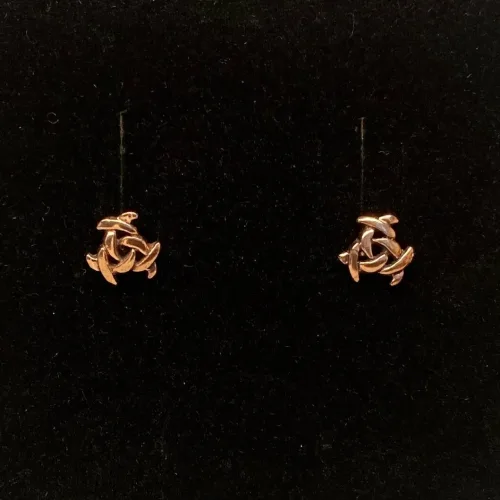 Bronze Ørestikkere Gælach Magiske tre, månen, la luna, månegudinden, feminin, intuition, amulet, Bronze Ørestikkere Spids Triscele, evigheden, eternity, infinity, treenigheden, magiske tal tre, tallet 3, triscal, triskele, Vikingeørestikkere Bronze - Jordknuden Lille, vikinger, vikingesmykker, vikingeørestikkere, ørestikkere, studs, bronze, guld, ægte, vikingetiden, keltiske, gyldne, små, flettede, fletværk, kopismykker, kopi, fund, udgravninger, guldskat, sølvskat, vikingekopi, museumssmykker, museumssmykke, knude, knuder, interessante, flotte, specielle, nordiske, guder, aser, asatro, solhverv, evigheden, infinity, never ending, amulet, amuletter, harmoni, harmoniske, ribe, ansgar, dagmar, vadehavet, domkirkepladsen, domkirke, biti,