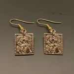 Bronze Ørehængere - Guldgubbe Kys, Vikinge Ørehængere i bronze - Guldgubbe kys, kærlighed, amulet, symbol, kærlighedsgave, valentinesgave, forlovelse, bryllup, kæreste, vikingesmykker, vikingefund, museumssmykker, kopismykker, vikingekopi, fund, ribe, biti, dansk, vikingesmykker bronze ørehængere guldgubbe kys