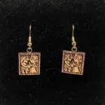 Bronze Ørehængere - Guldgubbe Kys, Vikinge Ørehængere i bronze - Guldgubbe kys, kærlighed, amulet, symbol, kærlighedsgave, valentinesgave, forlovelse, bryllup, kæreste, vikingesmykker, vikingefund, museumssmykker, kopismykker, vikingekopi, fund, ribe, biti, dansk, vikingesmykker bronze ørehængere guldgubbe kys