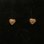 Bronze ørestikkere - Hjerter, amuletter, hjerter, hjerteøreringe, kærlighed, Vikingeørestikkere Bronze - Jordknuden Lille, vikinger, vikingesmykker, vikingeørestikkere, ørestikkere, studs, bronze, guld, ægte, vikingetiden, keltiske, gyldne, små, flettede, fletværk, kopismykker, kopi, fund, udgravninger, guldskat, sølvskat, vikingekopi, museumssmykker, museumssmykke, knude, knuder, interessante, flotte, specielle, nordiske, guder, aser, asatro, solhverv, evigheden, infinity, never ending, amulet, amuletter, harmoni, harmoniske, ribe, ansgar, dagmar, vadehavet, domkirkepladsen, domkirke, biti,