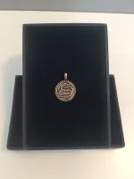 Vikinge vedhæng i bronze - Ribemønt Vikingesmykker - vikingevedhæng, vedhæng. Bronze. mønt, museumssmykker, vikingetiden, vikingefund, bracteat, vedhæng, bronze, sølvskat, mønt, mønter, kobber, bronzesmykker, vikingesmykker, vikingerne, ansgar, ribe, udgravninger, kopismykker, speciel, billig, dansk, historiske, arkælogisk, fund, biti, vadehavet, nationalpark, marsken