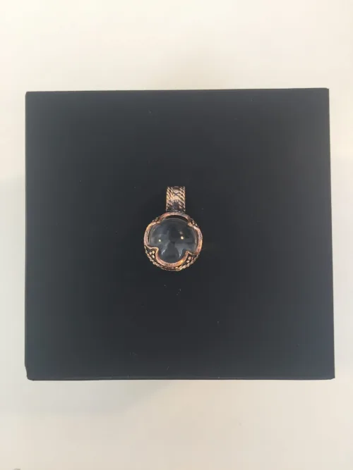 Vikingevedhæng i bronze - Gotlandsk Bjergkrystal mellem, M, Vikingevedhæng i bronze - Gotlandsk Bjergkrystal lille, museumssmykker, vikingesmykker, vedhæng, bronze, kobber, fund, udgravninger, kopi, smykker, ægte, original, aser, gamle, nordiske, guder, mytologi, nordisk, vikingetiden, biti, ribe, vikingesmykker - vikingevedhæng m gotlandsk krystal, forstørrelsesglas, krystal, bjergkrystal, smykke, bronze, vikingesmykke, vikingefund, kopi, kopismykke, udgravninger, arkæologiske, fund, historisk, vikingetiden, specielt, elegant, interessant, gaveide, gave, bronzesmykker kobber, biti, ribe,