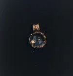 Vikingevedhæng i bronze - Gotlandsk krystal - S, Vikingevedhæng i bronze - Gotlandsk Bjergkrystal lille, museumssmykker, vikingesmykker, vedhæng, bronze, kobber, fund, udgravninger, kopi, smykker, ægte, original, aser, gamle, nordiske, guder, mytologi, nordisk, vikingetiden, biti, ribe,