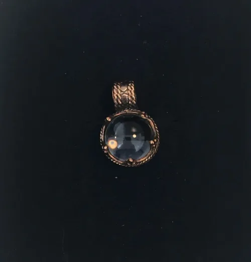 Vikingevedhæng i bronze - Gotlandsk krystal - S, Vikingevedhæng i bronze - Gotlandsk Bjergkrystal lille, museumssmykker, vikingesmykker, vedhæng, bronze, kobber, fund, udgravninger, kopi, smykker, ægte, original, aser, gamle, nordiske, guder, mytologi, nordisk, vikingetiden, biti, ribe,