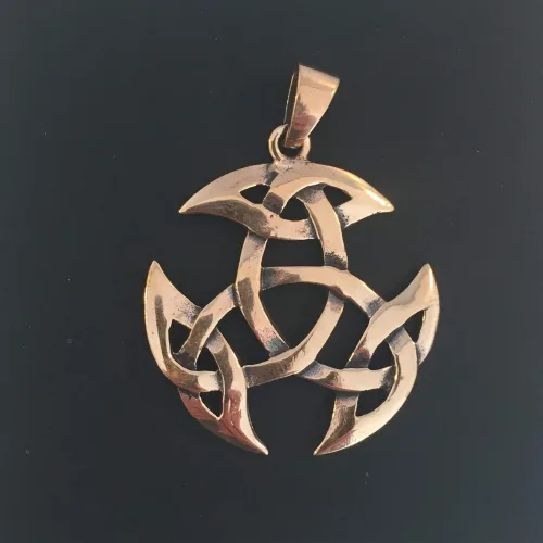 Vikinge vedhæng i bronze - Det kosmiske hjul størst, Vikinge vedhæng i bronze - Det kosmiske hjul stort, Vikinge vedhæng i bronze - Det kosmiske hjul mellem, Vikinge vedhæng i bronze - Det kosmiske hjul mellem, Vikingevedhæng i bronze - Det kosmiske hjul, evigheden, det magiske tal tre, vikingevedhæng, vikingesmykke, bronzesmykke, museums smykker, museumssmykker, kopismykker, vikinge kopi, smykkefund, oldtidsfund, nordens ældste by, ribe, vikingeby, nordiske guder, nordisk mytologi, aser, vikingeguder, asatro, thor, odin, freja, frej, thyr, mjølner, fenris, loke, udgård, asgård, midgård, frigg, hugin, munin