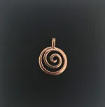 Vikingevedhæng i bronze - Spiral vikingesmykke - spiral vedhæng i bronze, evigheden, energi, amulet, evighed, amulet, moder jord, uendelig, vikinger, vikingesmykker, vedhæng, spiral, snegl, magisk, amulet, museumssmykker, kopi, smykker, vedhæng, til kæde, ægte, kopi, fund, gamle, guder, aser, asatro, keltisk, ribe, vikingetiden, biti, vikingemotiv,