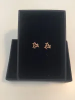 vikingesmykke - ørestikkere øreringe jordknuden i bronze gælach blå måne