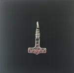 Vikingevedhæng i sølv - Thors hammer 3 x 3, magisk, tal, tre, mjølner, asatro, konfirmation, amulet, asgård, udgård, midgård, vikingefund, museums, kopi, smykker, sølvvedhæng, kædevedhæng, vedhæng til kæder
