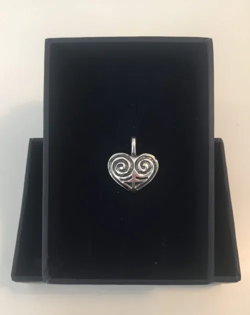 vikingesmykke vikingesmykker vedhæng i sølv hjerteamulet hjerte
