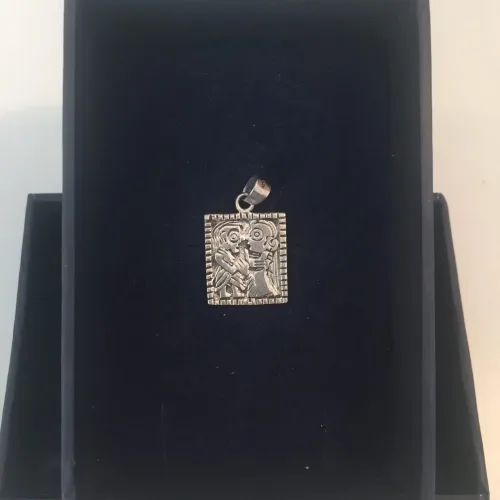 vikingesmykker vikingesmykke guldgubbe dobbeltgubbe, amulet, elskende, par, kys, kærlighed, museumssmykker, ægte, sølv, smykker, vikingesmykker, kopi, fund, udgravninger, nordiske, guder, tro, aser, mytologi, vedhæng, gave, gaveide, bryllup, valentine, bryllupsdag, kæreste, biti, ribe