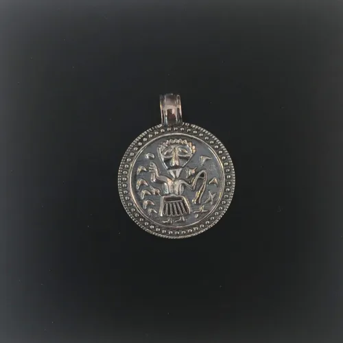 Vikingevedhæng i sølv - Norne skæbnegudinde, norner, spindegudinde, urd, uhrd, brønd, livsbane, livets træ, ask, ygdrasil, , skuld, verdande, fortid, nutid, fremtid