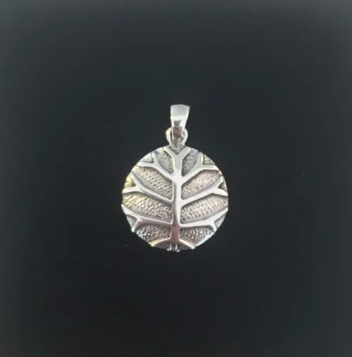 Vikingevedhæng i sølv - Livets træ Yggdrasil stiliseret masiv