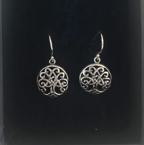 Vikingeøreringe i sølv - Livets træ Yggdrasil med keltisk krone, Vikingeøreringe i sølv - Livets træ Yggdrasil krummelurer, Vikingeøreringe i sølv - Livets træ Yggdrasil rund enkel, Vikingeøreringe i sølv - Livets træ Yggdrasil oval prik, livstræ, livstræet, ask, ygdrasil, yggdrassil, ovale, medaljon, fligran, yndige, feminine, lette, ægte, sølv, øreringe, ørenringe, smukke, kvalitet, specielle, vikinger, vikingesmykker, biti, ribe, freja, ydun, idun,