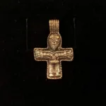 Vedhæng i Bronze - Kors med Kristus