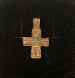 Vedhæng i bronze - Kors med Kristus vikingesmykke - vikingevedhæng vedhæng bronze vikinge kors med figur, kristent, gammelt, original, ægte, kopi, fund, dansk, nordiske, guder, tro, mytologi, gaveide, kober, kobberbryllup, konfirmation, biti, ribe