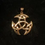 Vikinge vedhæng i bronze - Det kosmiske hjul størst, Vikinge vedhæng i bronze - Det kosmiske hjul stort, Vikinge vedhæng i bronze - Det kosmiske hjul mellem, Vikinge vedhæng i bronze - Det kosmiske hjul mellem, Vikingevedhæng i bronze - Det kosmiske hjul, evigheden, det magiske tal tre, vikingevedhæng, vikingesmykke, bronzesmykke, museums smykker, museumssmykker, kopismykker, vikinge kopi, smykkefund, oldtidsfund, nordens ældste by, ribe, vikingeby, nordiske guder, nordisk mytologi, aser, vikingeguder, asatro, thor, odin, freja, frej, thyr, mjølner, fenris, loke, udgård, asgård, midgård, frigg, hugin, munin