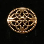 Vikingebroche i bronze - Keltisk flet evigheden, oval, broche, bronze, vikinge, smykker, kopismykker, vikingekopi, keltisk, museumssmykker, vikingefund, fund, danefæ, nordisk, aser, asatro, asgård, midgård, udgård, odin, thor, ydun, idun, freja, ribe, vadehavet, nordens ældste by, danmarks ældste by, biti