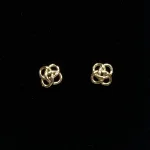 Vikingeørestikkere Bronze - Jordknuden Lille, vikinger, vikingesmykker, vikingeørestikkere, ørestikkere, studs, bronze, guld, ægte, vikingetiden, keltiske, gyldne, små, flettede, fletværk, kopismykker, kopi, fund, udgravninger, guldskat, sølvskat, vikingekopi, museumssmykker, museumssmykke, knude, knuder, interessante, flotte, specielle, nordiske, guder, aser, asatro, solhverv, evigheden, infinity, never ending, amulet, amuletter, harmoni, harmoniske, ribe, ansgar, dagmar, vadehavet, domkirkepladsen, domkirke, biti,
