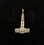 Vikingevedhæng i sølv - Thors hammer 3 x 3, magisk, tal, tre, mjølner, asatro, konfirmation, amulet, asgård, udgård, midgård, vikingefund, museums, kopi, smykker, sølvvedhæng, kædevedhæng, vedhæng til kæder
