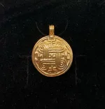 Vikingevedhæng i bronze - De fire hjørner, elementer, symbolik, vikinger, vikingesmykker, museums, smyker, vedhæng, gyldent, guldfarvet, fund, original, vikingetiden, gamle, nordiske, guder, mytologi, tro, aser, thor, ribe, ansgar, biti