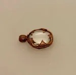 Vikingevedhæng i bronze - Gotlandsk Bjergkrystal - Stor flad, Vikingevedhæng i bronze - Gotlandsk Bjergkrystal lille, museumssmykker, vikingesmykker, vedhæng, bronze, kobber, fund, udgravninger, kopi, smykker, ægte, original, aser, gamle, nordiske, guder, mytologi, nordisk, vikingetiden, biti, ribe, XL