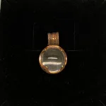 Vikingevedhæng i bronze - Gotlandsk Bjergkrystal stor, kugle, Vikingevedhæng i bronze - Gotlandsk Bjergkrystal lille, museumssmykker, vikingesmykker, vedhæng, bronze, kobber, fund, udgravninger, kopi, smykker, ægte, original, aser, gamle, nordiske, guder, mytologi, nordisk, vikingetiden, biti, ribe