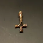 Vikingevedhæng i bronze - Islandsk kors lille, ulvekors, Vikingevedhæng i bronze - "Islandsk Kors" med Fenris S, ulvekors, kors, ulvehoved, fenris, fenrisulven, vikingekors