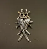 Vikingevedhæng i sølv - Odinmaske L, Vikingevedhæng i sølv - Odinmaske M, odin, øverste, gud, as, aser, vikinger, vikingegud, gamle, nordiske, guder, asgård, midgård, vikingetro, vikingesmykker, vikingefund, vikingetiden, smykker, fund, udgravninger, århusmasken, Aarhusmasken, sølvvedhæng, ægte, original, sterling sølv, ribe, ansgar, museumssmykker, moesgaard, museum, ældste, by, biti, domkirke, museums, kopismykker, kopi, danefæ