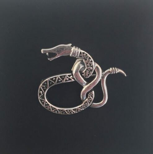 Vikingebroche i sølv - Slange med viklet hale "Midgårdsormen"