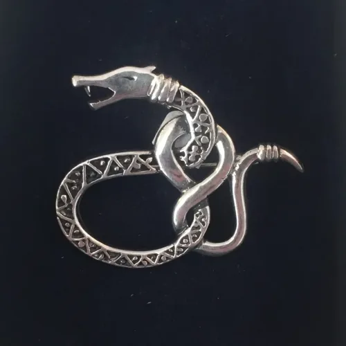 Vikingebroche i sølv - Slange med viklet hale "Midgårdsormen"