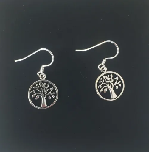 Vikingeøreringe i sølv - Livets træ Yggdrasil med løv, Vikingeøreringe i sølv - Livets træ Yggdrasil med blade - Vikinge vedhæng i sølv - Livets træ Yggdrasil med blade, Vikinge Vedhæng sølv - Livets træ Yggdrasil filigran, vikingesmykker, vikingsmykker, livstræet, ask, ygdrasil, yggdrassil, asatro, sølvvedhæng, sølvsmykke, kædevedhæng, freja, nordisk mytologi, asgård, udgård, midgård, museumssmykker, museums smykker, kopi smykker, fund, kopier af fund, ribe, biti,