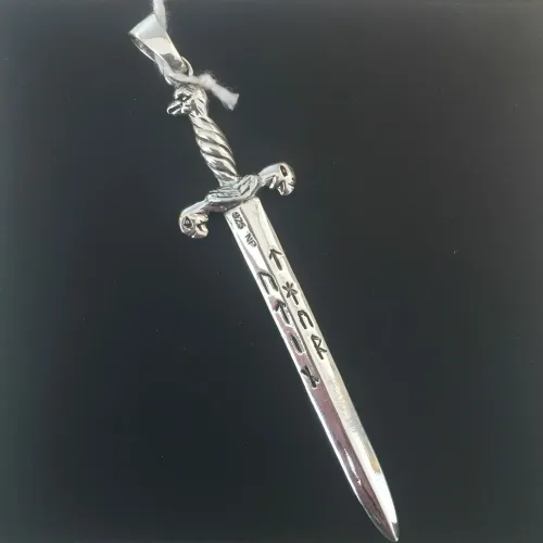 Vikingevedhæng i sølv - Sværd, vikingesmykke, museums, museumssmykker, kopismykker, vikinger, ribe, nordens ældste, vadehavet, nationalpark, biti, nordiske smykker, guder,