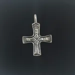 Vedhæng i sølv Vikinge kors med Kristus, sølvkors, ægte, sølv, sterling sølv, sølvvedhæng, kædevedhæng, kristus, jesus, vikinger, vikingetiden, vikingesmykker, kopi, kopismykker, original, oprindelig, museums, museumssmykker, ribe, biti