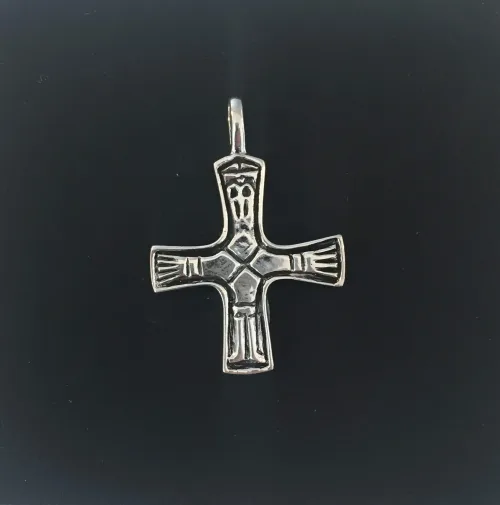 Vedhæng i sølv Vikinge kors med Kristus, sølvkors, ægte, sølv, sterling sølv, sølvvedhæng, kædevedhæng, kristus, jesus, vikinger, vikingetiden, vikingesmykker, kopi, kopismykker, original, oprindelig, museums, museumssmykker, ribe, biti