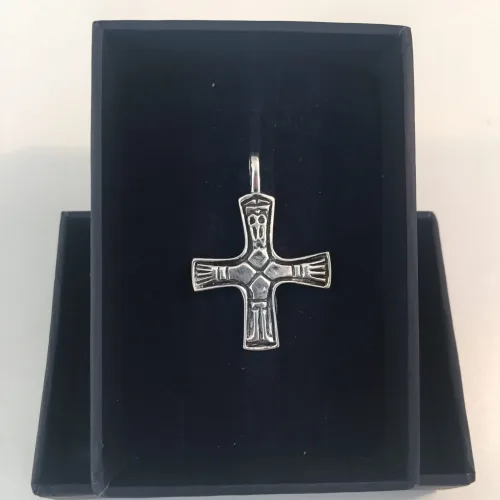 Vedhæng i sølv Vikinge kors med Kristus, sølvkors, ægte, sølv, sterling sølv, sølvvedhæng, kædevedhæng, kristus, jesus, vikinger, vikingetiden, vikingesmykker, kopi, kopismykker, original, oprindelig, museums, museumssmykker, ribe, biti