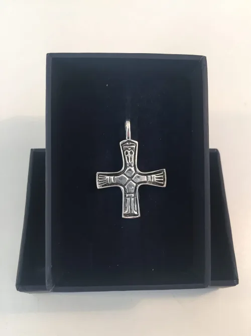 Vedhæng i sølv Vikinge kors med Kristus, sølvkors, ægte, sølv, sterling sølv, sølvvedhæng, kædevedhæng, kristus, jesus, vikinger, vikingetiden, vikingesmykker, kopi, kopismykker, original, oprindelig, museums, museumssmykker, ribe, biti